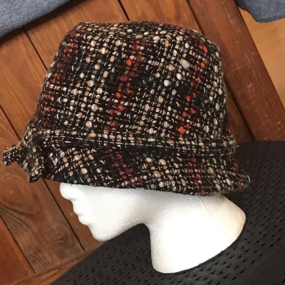 Jennifer Oulette wool banded Boucle hat